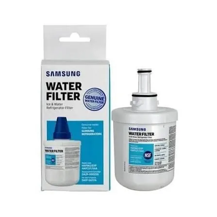 Cartucho de filtro de agua para refrigeradora junto a su empaque